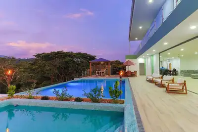 Image de Luxury Hilltop Estate for Large Groups