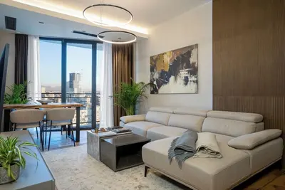 Image de Ee Homes- Curated Design, Tub & Skyline Views