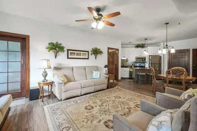 Image de Lakeside Villa Retreat- 4br/4ba in Cuscowilla