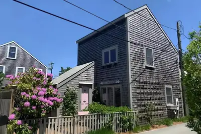 Image de 2br Cottage In Prime Location!