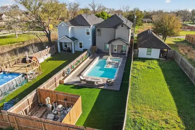 Image de Pool • Hot Tub • Pool Table • Sleeps 10