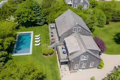 Image de Stunning 5br Home next to Miacomet Golf Course!