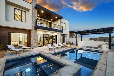 Image de Luxury Home Private Pool & Sports Court