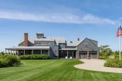 Image de Incredible Oceanfront Compound!