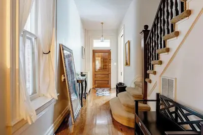 Image de Master Suite w/ Private Bath in Historic Home