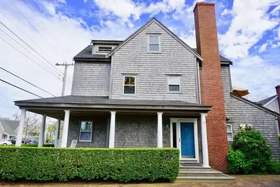 Image de Attractive home on North Beach St near Jetties beach