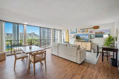 Image de Waikiki Penthouse 2bd/1ba, Diamond Head Views, 5 mins from Beach and Dining