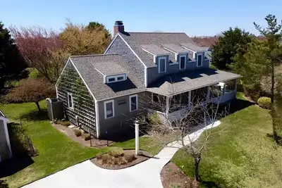 Image de 4 bedroom gem hidden down quiet lane in Sconset