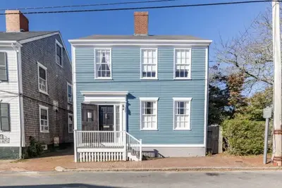 Image de Old style summer home in Town