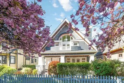 Image de Bright 2-bedroom townhome in enchanting Mt. Pleasant Vancouver neighbourhood
