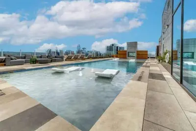 Image de Luxury High-Rise 2br on the 21st Floor | Rainey St