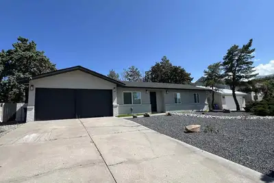 Image de Cozy, Remodeled Home by Tramway, Park-Side, Huge Yard, Near I-40