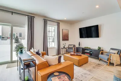 Image de Half-Mi to the Triangle! Chic Emmaus Townhome