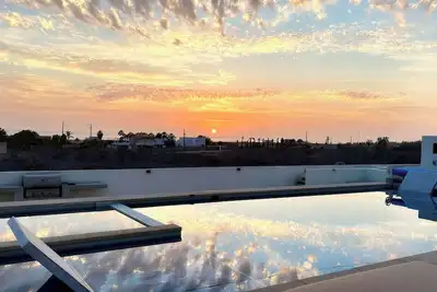 Image de Relaxed baja living, sunset patio + saltwater pool