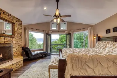 Image de 2br/2ba, 2 Fireplaces, Hot Tub, 10 Minutes from Downtown and Gsmnp, No Pet Fee!