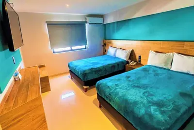 Image de Trendy Shoreline Warm Room Just Moments from Waves, Food & Fun