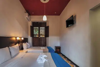 Image de Vibrant Three Room Retreat Steps from Downtown’s Culture, Dining & Nightlife