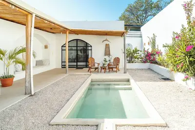 Image de 3 Villa privada muy cerca de la playa en zona tranquila de Tamarindo con piscina