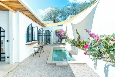 Image de Villa deluxe with private pool in the most quiet area of Tamarindo up to 4 ppl