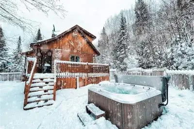 Image de Le Bûcheron · Spa & Lake Access Chalet +Ev Charger