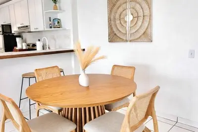 Image de Cozy Boho Beach Retreat • Ocean View + Parking + Wifi + Steps to the Beach