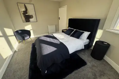 Image de Modern 3-Bed Home | Pool Table | Ps5 | 2-Van Driveway Parking