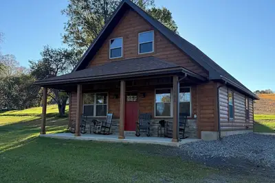 Image de Cattail Cabin - a cozy, newly built modern cabin in charming Waterville, Ny