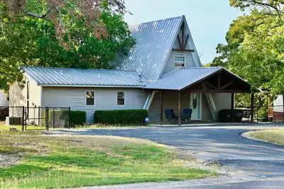 Image de Cozy 2-bedroom cabin in charming Sulphur with Ac