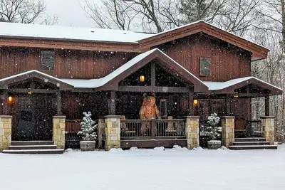 Image de Timber Lodge Retreat on Private Road Lake