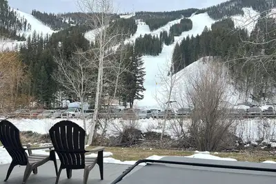 Ski in Ski out Mountain Side luxury Condo