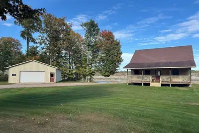 Image de Front Row Seat to Great Lakes Freighters: The Rock Cut Retreat