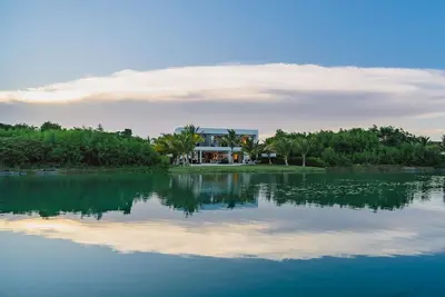 Image de New lake front villa in golf and beach resort