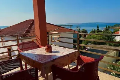 Image de Appartement d'une chambre avec le balcon et la vue sur le mer Rab (A-25079-b)