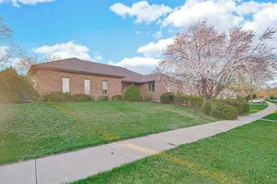 Image de Large 5 bedroom 3 bath home for gathering and relaxation.