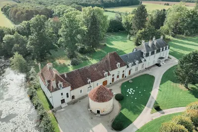 Image de Gîte du Vieux Chêne au coeur d'un Château du 19ème siècle