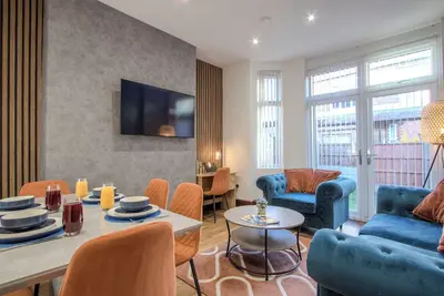 Image de Modern & Spacious 4-Bedroom Home, Family & Contractor Friendly, Manchester