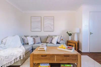 Image de Peaceful 3 Bedroom Detached Home with ample parking, 7 mins to Chester