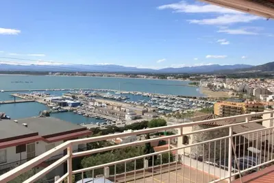 Image de Bel appartement à Roses avec terrasse et garage, à 600m de la plage