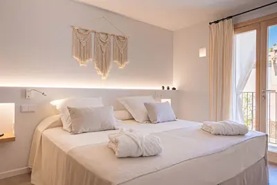 Image de Chambre « 102 - Double Deluxe avec Balcon », vue montagne, Wi-Fi et climatisation