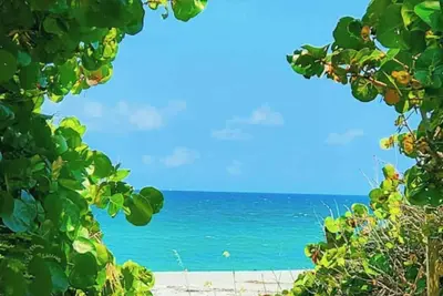 Image de Beach Bungalow Across Street from Beach Carlin Park Family Friendly Heated pool