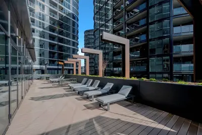 Image de Modern Woden Apartment - Pool, Balcony & Views