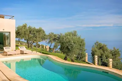 Image de Villa Kalyvia Beta | Kalyvia, Skiathos | Private Infinity Pool & Sea Views