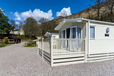 Image de Caravan with stunning mountain views