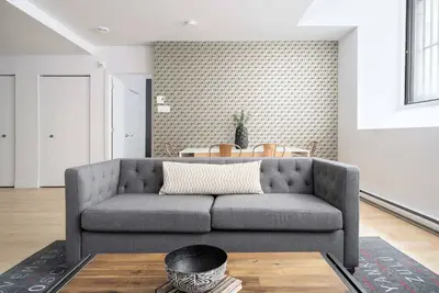 Image de The Alexander–King Suite|4 Guests|Old Mtl