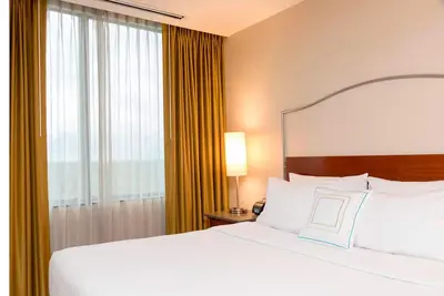 Image de Experience Quiet Comfort in 2 Family-Friendly Suites w/ Pool & Free Parking