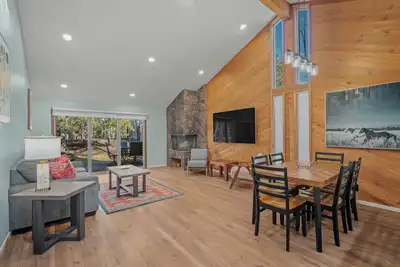 Image de Marina-Side Condo with Access to The Cove