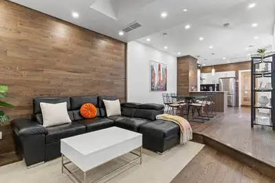 Image de 3 chambres/Dt/king bed/Parking/Ac