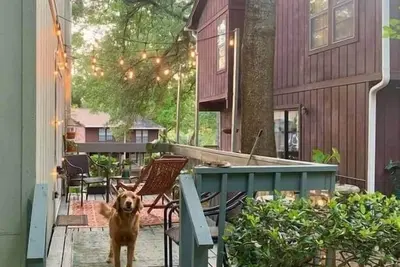 Image de Tomahawk Chop Fan Retreat at the Timbers