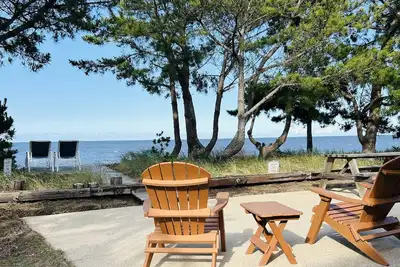 Image de Pet-Friendly Bayfront Cottage | Serene Views, Wildlife, and Coastal Charm