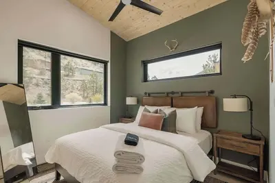 Image de Bow & Arrow, Creekside Sauna, Cold Plunge